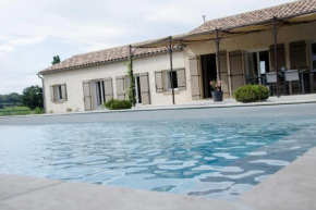 Villa climatisée avec piscine au cœur du massif d'Uchaux , calme absolu !, Mondragon